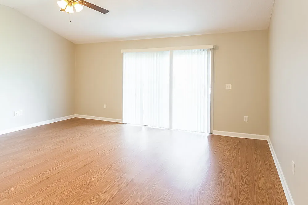 4 bed, 2.0 bath, 1799 sqft, $2,680 — Photo 4