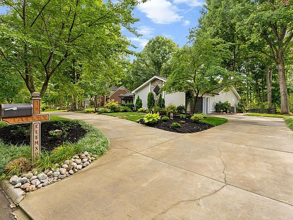 2nd image of 19 Linkside Ln