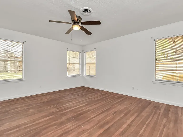 602 Everett St — Photo 29