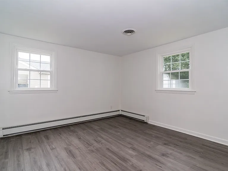 22 Wethersfield Rd — Photo 13