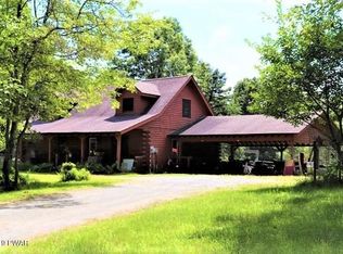 165 Lake View Cir, Hawley, PA 18428