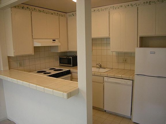4th image of 2201 Laguna St APT 101