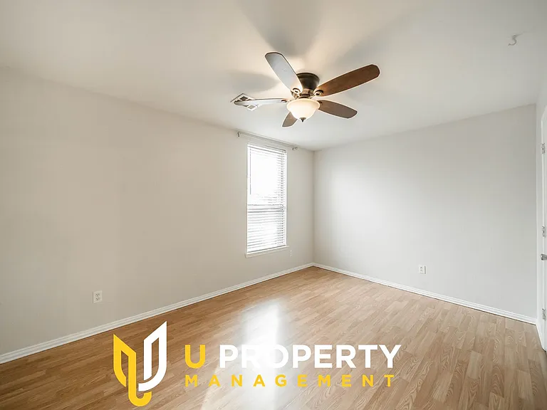 2211 Lilac Cir — Photo 13