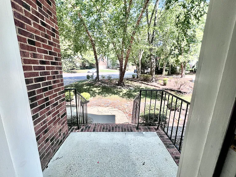 113 Lulworth Ct — Photo 5
