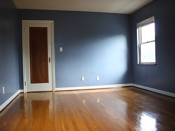 2nd image of 814 Greenwich Ave #2