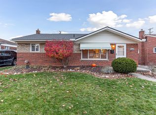 32704 Anita Dr, Westland, MI 48185