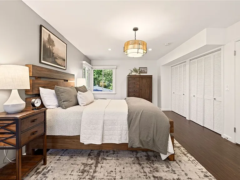 330 Kilbourn Rd — Photo 22