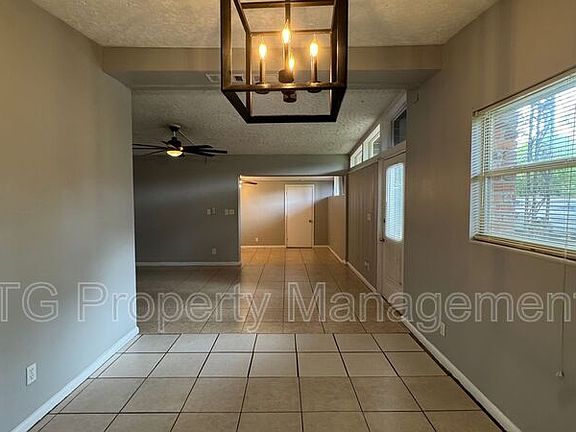2nd image of 1053 Cherbourg Ave E