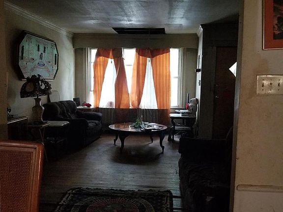 5th image of 2218 N Hobart St