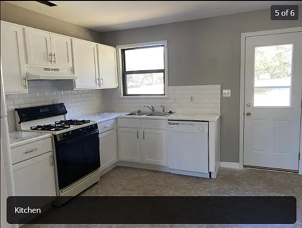 2372 W Holly St — Photo 5