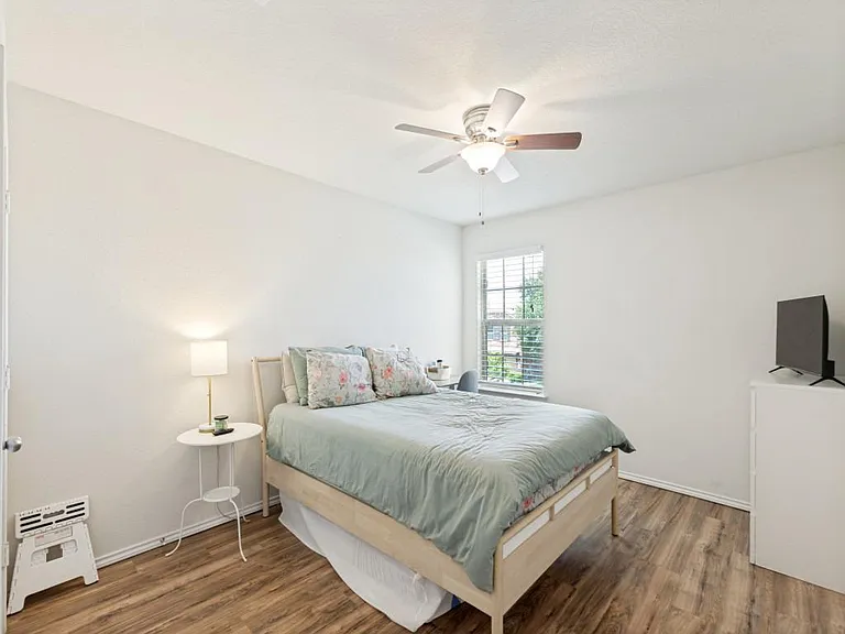 6909 Longford Trl — Photo 17