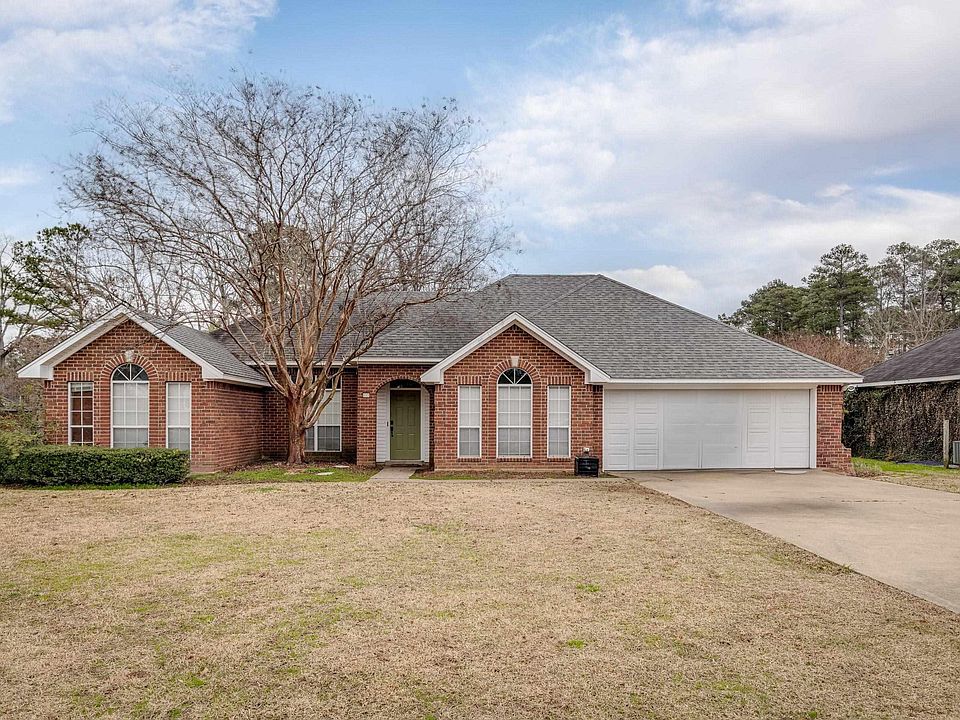 1st image of 102 Hidden Lakes Dr