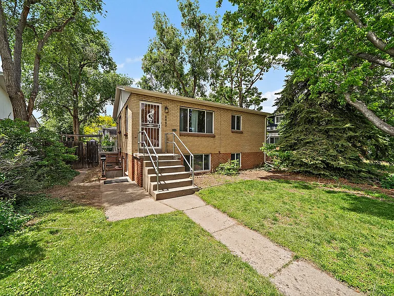 Front of house / yard with lower unit front access (2 entrances) down the stairs immediately on left of house and also a back yard entrance to go down back stairs through the laundry room