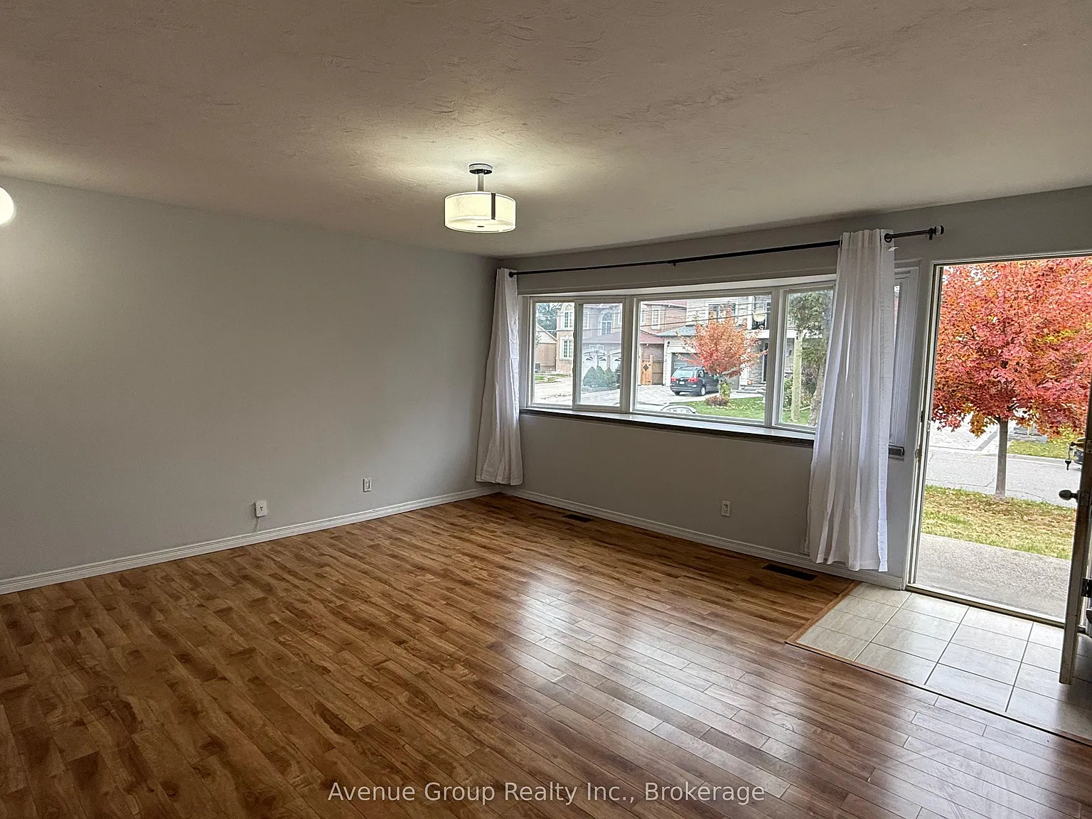 3 bed, $2,400 — Photo 3