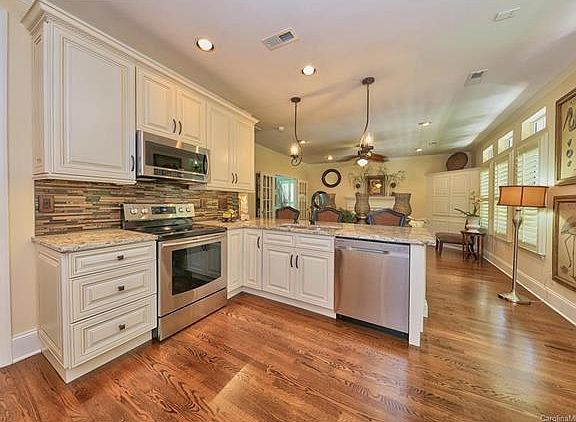 3rd image of 419 Catalina Dr