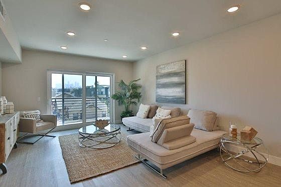 5th image of 815 S Harvard Blvd APT 203