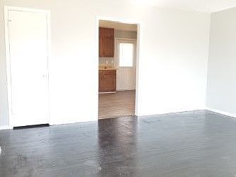4th image of 1338 E 84th St
