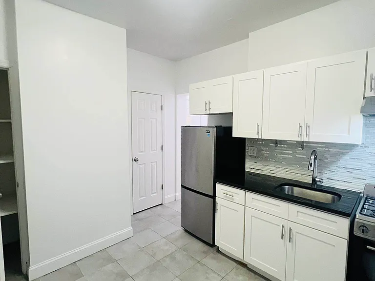 31-32 29th St #2 — Photo 2