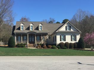 2201 Stonewall Farms Dr, Fuquay Varina, NC 27526