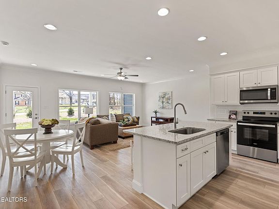 5th image of 1402 Summer Meadow Dr