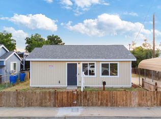 209 S Magnolia Ave, Farmersville, CA 93223