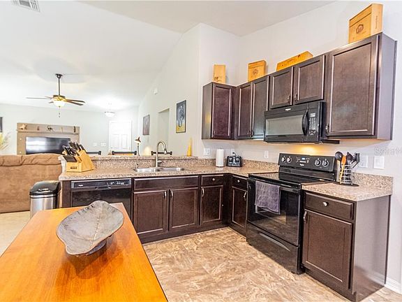 4th image of 1420 Woodlark Dr