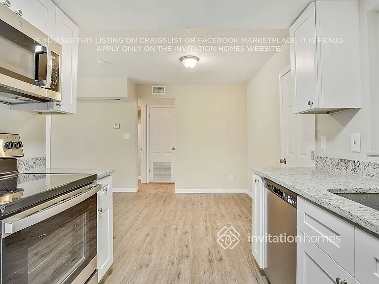 4033 Castlegate Dr — Photo 8
