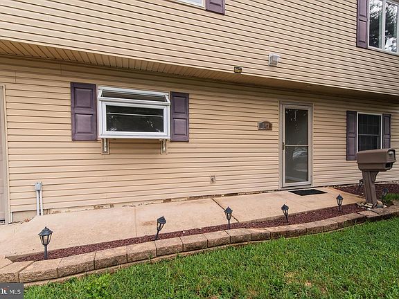 3rd image of 142 Elderberry Dr