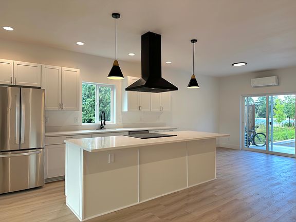 2nd image of 3021 Harold Dr SE