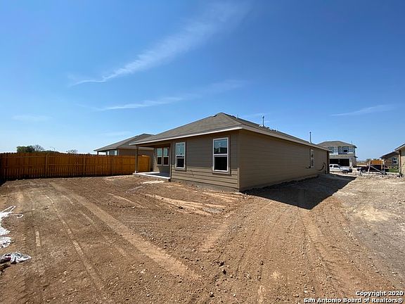 4th image of 330 Northshore Trl