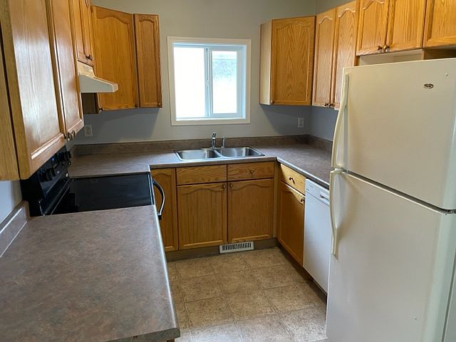 3 Kitchen_07252023
