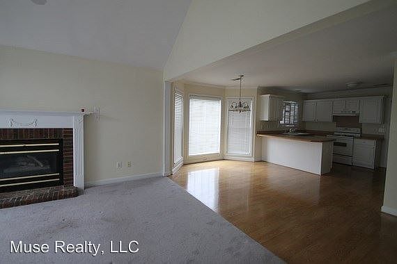 5th image of 1696 Chamberland Ct