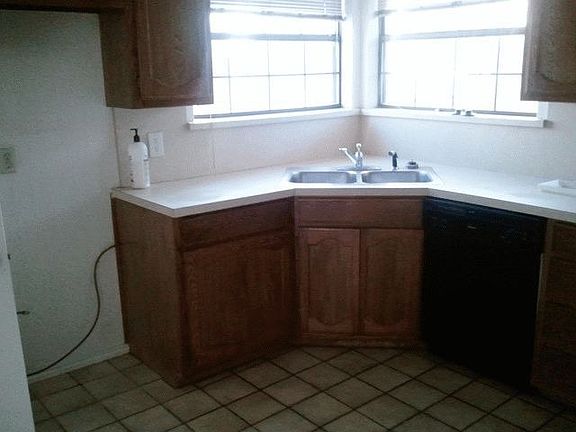 4th image of 5439 Pershing Ave