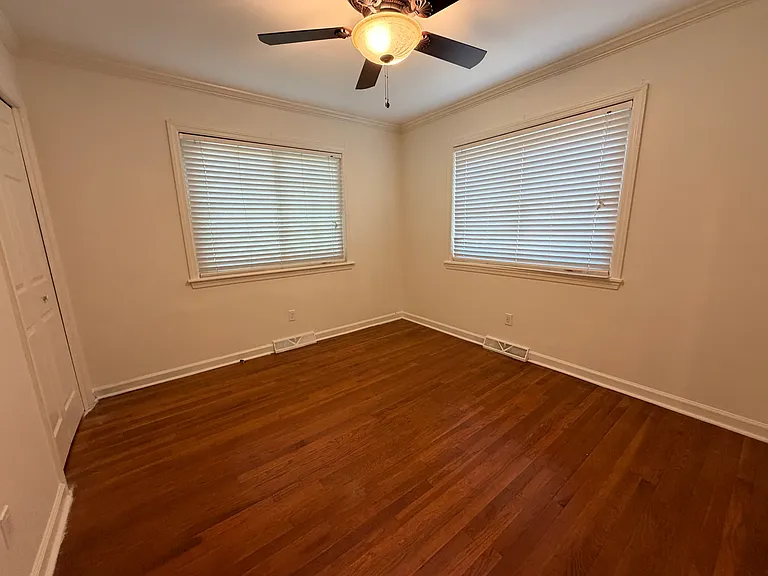 704 Sussex Ct — Photo 14