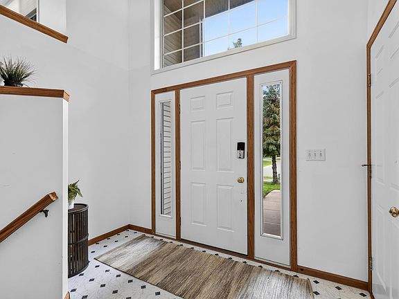 3rd image of 1911 Queens Dr