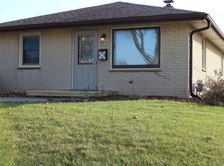 2415 W Carpenter Ave, Milwaukee, WI 53221