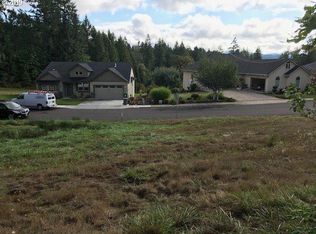 1135 Holly Ave, Cottage Grove, OR 97424