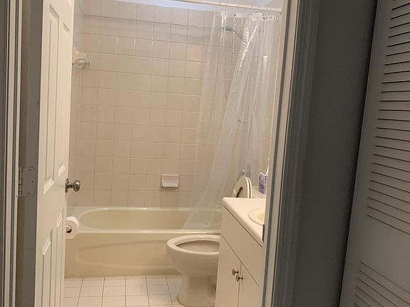 4th image of 10902 NW 83rd St APT 205