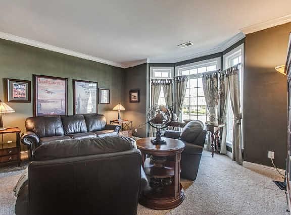 2nd image of 1512 Stratford Hall Cir