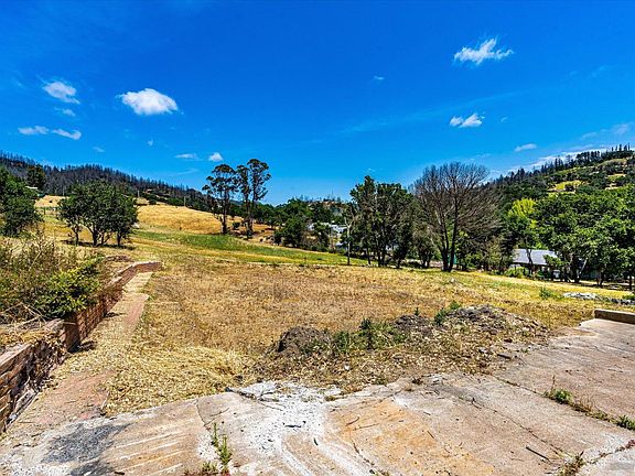 3rd image of 861 Los Alamos Road