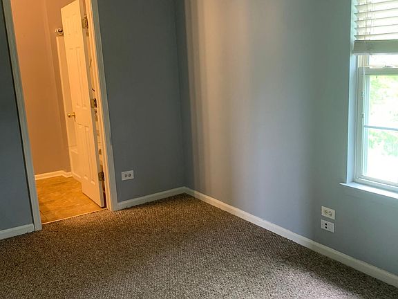 4th image of 1216 N Village Dr