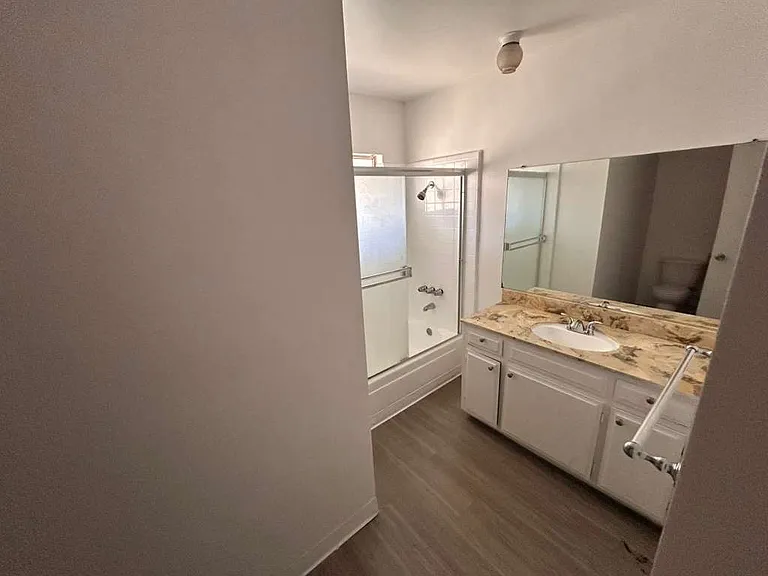 7232 Whittier Ave #E — Photo 9
