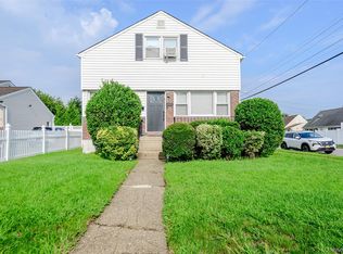 3381 Oceanside Rd, Oceanside, NY 11572