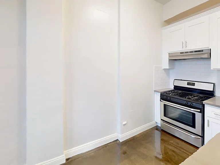 St. Germaine Apartments — Photo 18