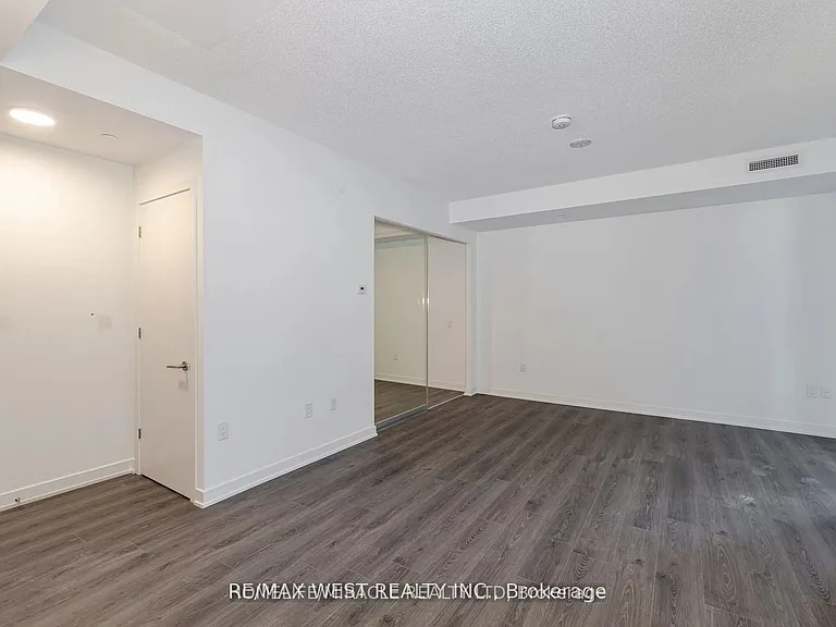 9 Tecumseth St #401 — Photo 9