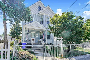 64 Chestnut Avenue, #1