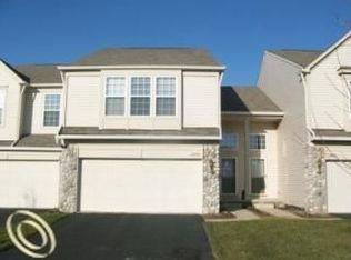 26596 Kirkway Cir, Woodhaven, MI 48183