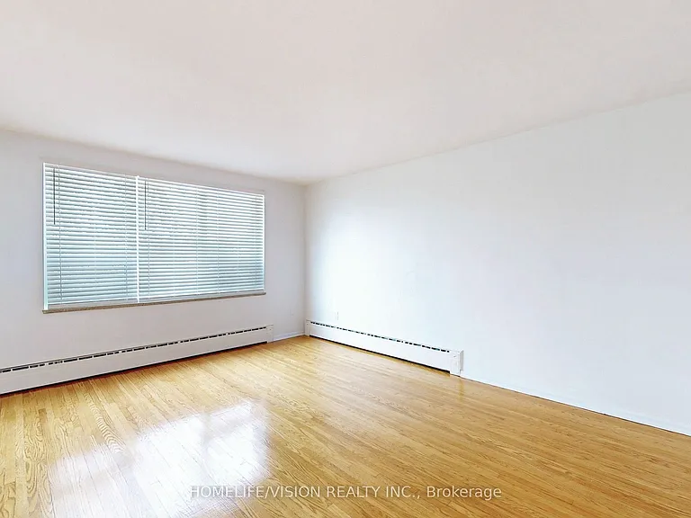 9901 Yonge St #4 — Photo 8