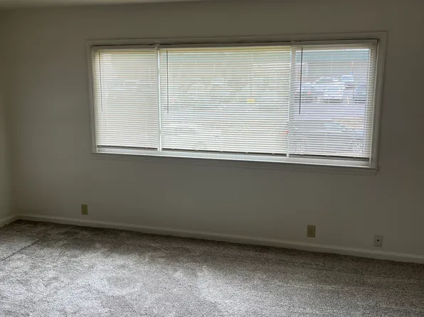 1818 N 73rd St #3, Omaha, NE 68114