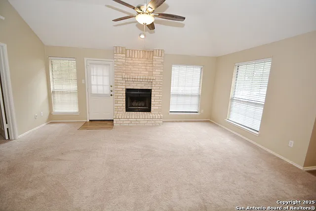1011 Hedgestone Dr — Photo 6